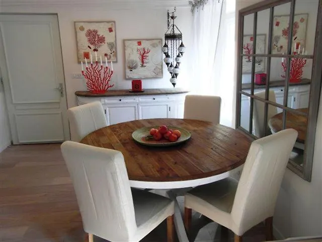 Charming Corner Abode With Castle Views Apartment Nice