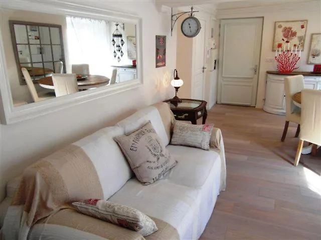 Charming Corner Abode With Castle Views Apartment Nice